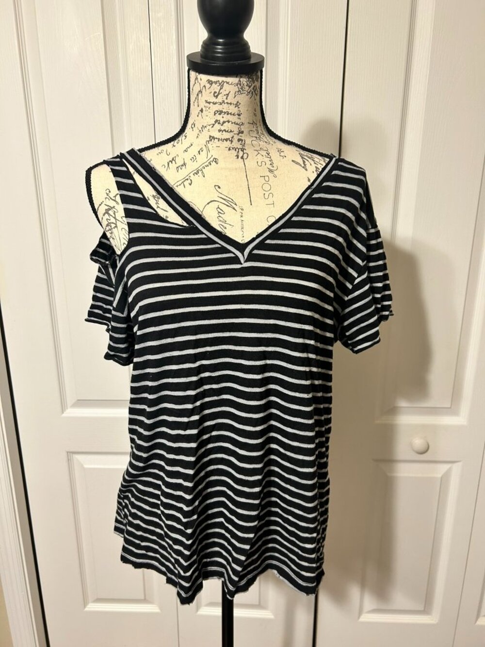 LNA Cora Striped Cutout V Neck Tee Womens Large Distressed Black Gray